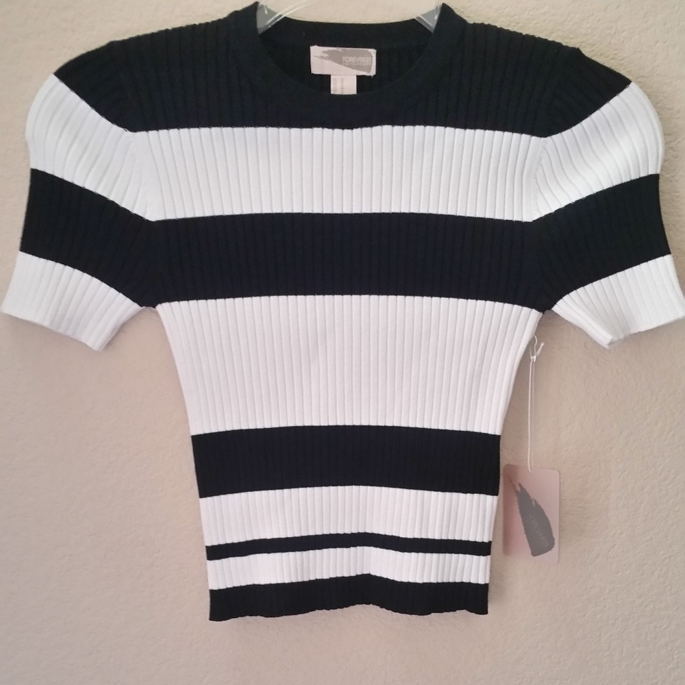 🌸Girls Teen Ivory & Black Top NWT Forever21💕